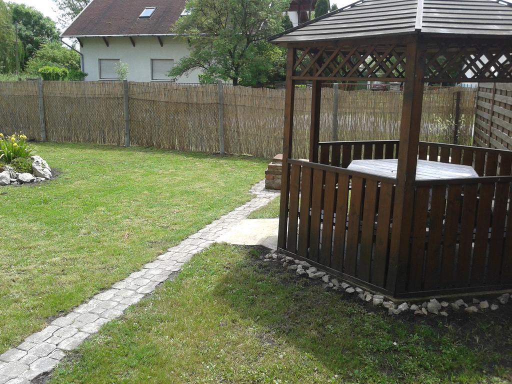 Apartmanhaz Balatonfenyves Appartement Buitenkant foto