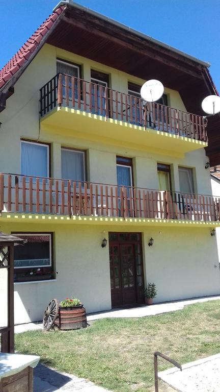 Apartmanhaz Balatonfenyves Appartement Buitenkant foto