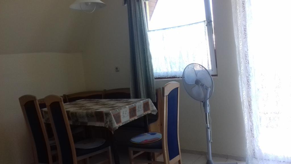 Apartmanhaz Balatonfenyves Appartement Buitenkant foto